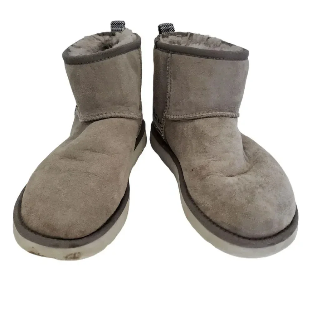 UGG CLASS‎ MINI SERAPE Seal 1010261-SEL Size 6